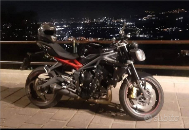 Moto Triumph Daytona 675