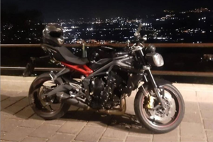 Moto Triumph Daytona 675