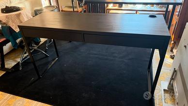 Scrivania IKEA 142 x 50 ritiro a mano su Roma