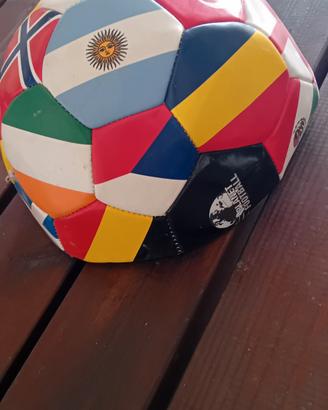 Palla da calcio cuoio con nazioni