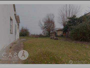 Casa indipendente - ampio spazio esterno