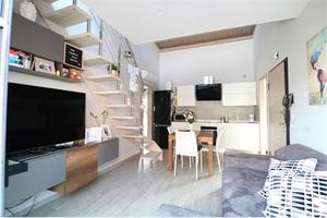 Attico moderno su due livelli con terrazzo