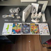 Console Nintendo Wii + 5 giochi e accessori