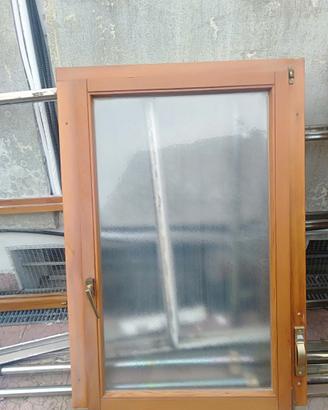Finestra in legno douglas con vetrocamera
