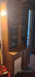 credenza e armadio con ante in vetro