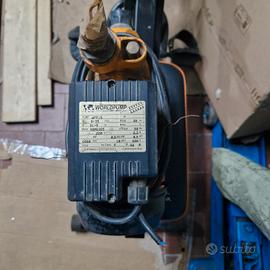  2 pompe  elettrica  220 volt e 12 volt 