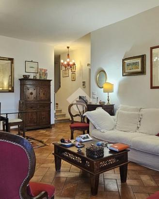 VILLA A SCHIERA A PERUGIA