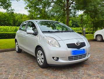 Toyota Yaris 1.3 benzina 5p. NEOPATENTATI