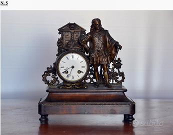 Antica pendola figurativa con cavaliere
