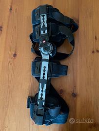 Tutore ginocchiera X-Rom Donjoy