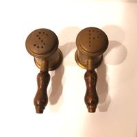 Set da tavola porta sale e pepe vintage. In ottone