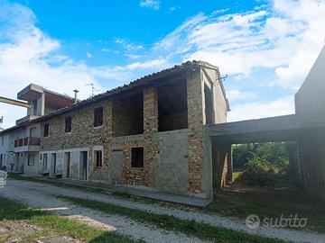 RUSTICO CON CORTE ESCLUSIVA