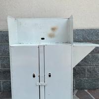 Mobiletto porta gas da campeggio o altro uso