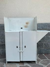 Mobiletto porta gas da campeggio o altro uso