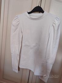 Maglioncino a girocollo con maniche a sbuffo 