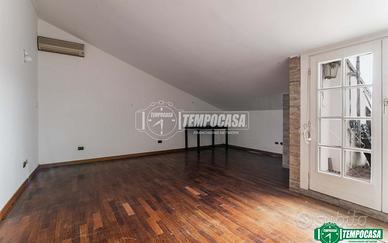 TRILOCALE ALL'ULTIMO PIANO CON TERRAZZINO E BOX
