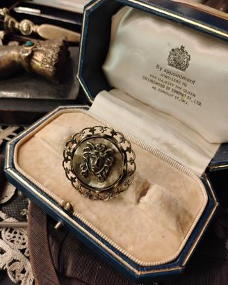 Spilla vintage '50 Medusa Madreperla amuleto 