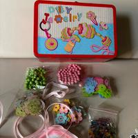 Set perline per gioielli per bambina con valigetta