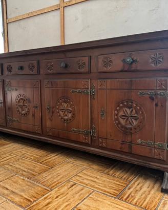 Mobile 4 ante in legno massello stile baita