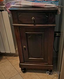 Mobiletto in Arte povera