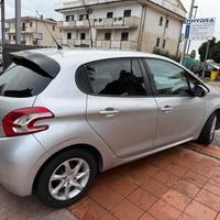 Peugeot 208 1.4 e-HDi 68 CV S&S robotizzato 5 port
