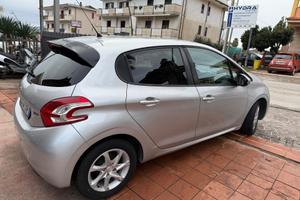 Peugeot 208 1.4 e-HDi 68 CV S&S robotizzato 5 port