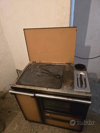 Stufa economica a legna in buoni condizioni compre