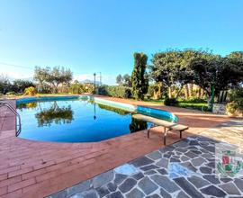 Villa Unifamiliare di mq 1000 con Piscina