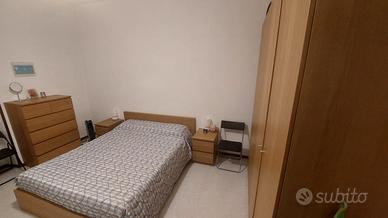 Camera da Letto Ikea con scrivania