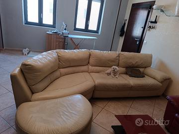 Divano angolare con pouf