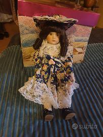 bambola in ceramica o porcellana