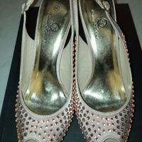 Scarpe eleganti con strass