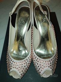 Scarpe eleganti con strass