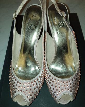Scarpe eleganti con strass
