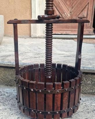 Grande torchio per vino in legno