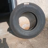  2 gomme per autocarro 