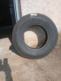  2 gomme per autocarro 
