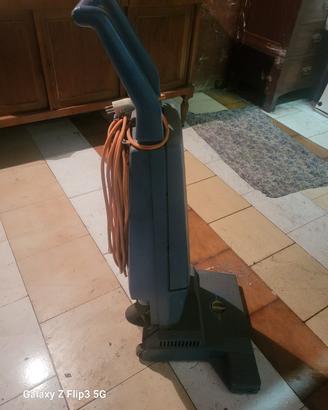 aspiratore pulisci moquettes