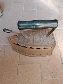 Ferro da stiro antico 