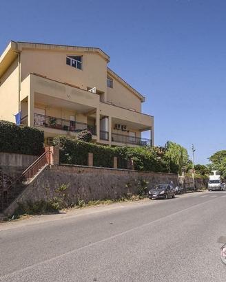 Spartà, appartamento con mansarda abitabile