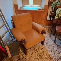 divano e 2 poltrone  legno massiccio