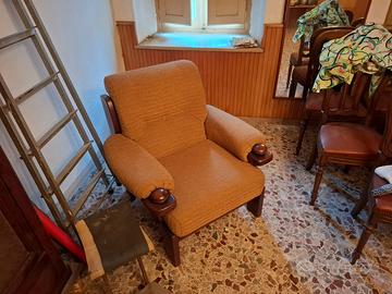 divano e 2 poltrone  legno massiccio