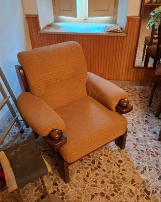 divano e 2 poltrone  legno massiccio