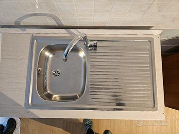 Lavello acciaio inox per cucina con rubinetto 