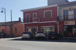 Locale commerciale in centro Uta