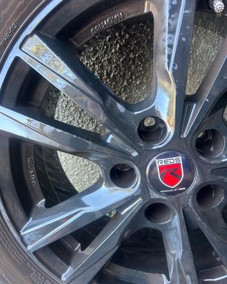 Cerchi in lega con gomme neve 215x65 R16