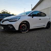Renault clio rs Trophy akrapovic 