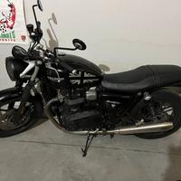Triumph Street Twin 900 Ben tenuta