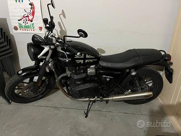 Triumph Street Twin 900 ben tenuta