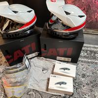 Ducati DesertX Caschi  Set 2 Caschi AGV AX9